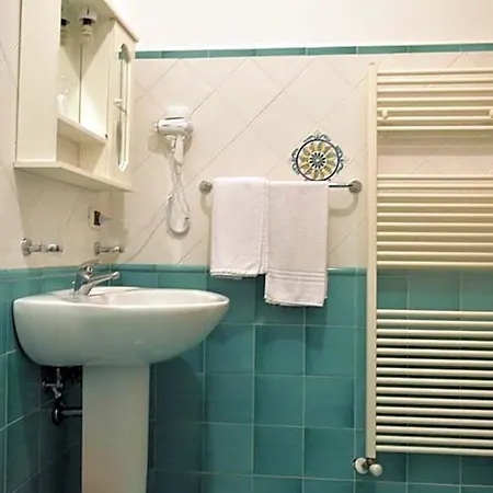 فندق B&B Scalea Rooms سكاليا