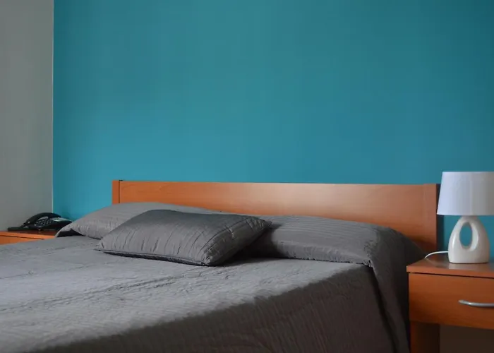 B&B Scalea Rooms מלון