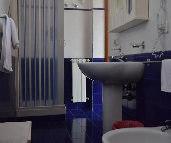 B&B Scalea Rooms מלון 3*