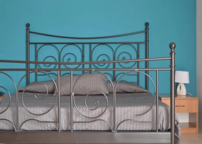 B&B Scalea Rooms מלון 3*